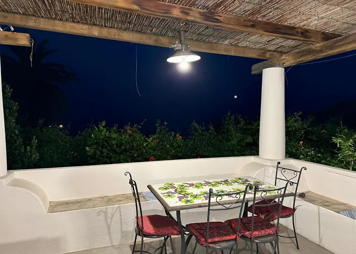 Nicaredda Nyaraló *